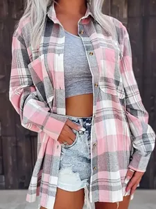 Gedetailleerd overzicht van een roze en grijs geruit shirtjack met lange mouwen dames