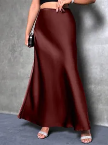 Elegant high-waisted satin skirt in burgundy red with smooth texture and soft sheen.