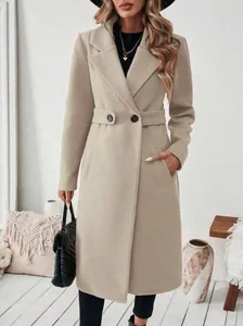 Manteau élégant en laine beige pour femmes avec revers cranté et bouton à la taille