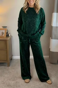 Vista detallada del conjunto de relax verde esmeralda brillante para mujer en el hogar