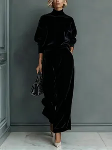 Elegantes schwarzes Samt-Zweiteiler-Set für Damen mit Rollkragenoberteil und weitem Bein