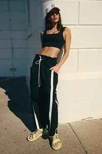 Lässige Damen Sporthose mit geradem Bein, Seitenstreifen und elastischem hohem Bund
