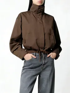 Braune Damen Windjacke mit Stehkragen und Kordelzug am Saum für den Outdoor-Stil