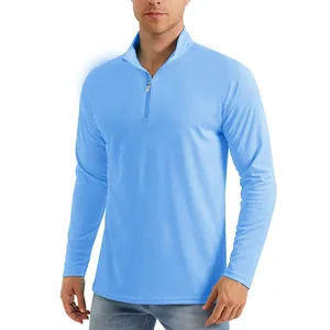 Dettaglio maglia sportiva da uomo a maniche lunghe con mezza zip in colore blu chiaro