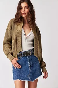 Stilvolle Damen Strickjacke in Khaki mit Rippstrick und einzigartigem Patchwork