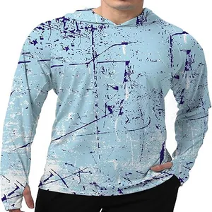 Gros plan d'un sweat à capuche de protection solaire pour homme en soie glacée