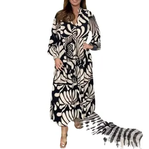 Elegante vestido maxi suelto con estampado blanco y negro y falda escalonada de verano