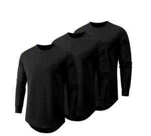 Lot de trois t-shirts noirs à manches longues pour hommes avec col rond.