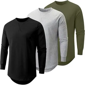 Détail de trois t-shirts à manches longues pour hommes en noir, gris et vert olive.