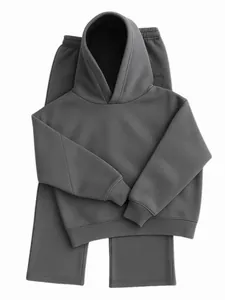 Conjunto de dos piezas de sudadera con capucha y pantalón de chándal gris carbón