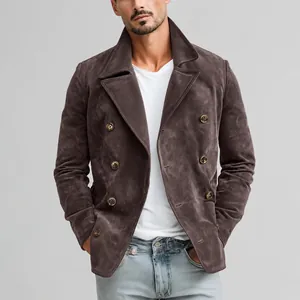 Giacca casual retrò da uomo marrone a doppio petto indossata da un modello serio