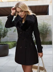 Elegante cappotto di lana nero da donna con grande collo in pelliccia e stile doppiopetto