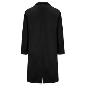 Vue arrière détaillée d'un manteau long en laine noir classique avec fente pour hommes