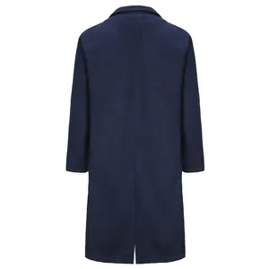 Vue de dos détaillée d'un manteau classique en laine bleu marine pour hommes