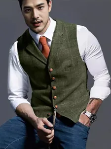 Gilet ajusté pour homme à motif écossais vert olive avec boutonnage simple élégant.