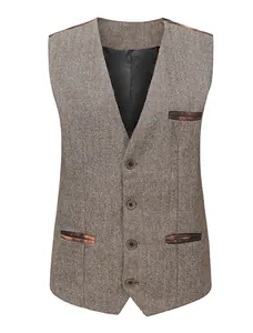Dettaglio del gilet retrò da uomo con motivo a spina di pesce, scollo a V e tasche