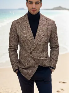 Κοντινό πλάνο ανδρικού σταυρωτού tweed σακακιού με ανάγλυφο σχέδιο ύφανσης.