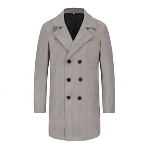 Cappotto di lana doppiopetto media lunghezza da uomo con motivo a spina di pesce imbottito.