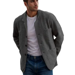 Giacca casual da uomo grigia elegante con chiusura a tre bottoni e tasche funzionali