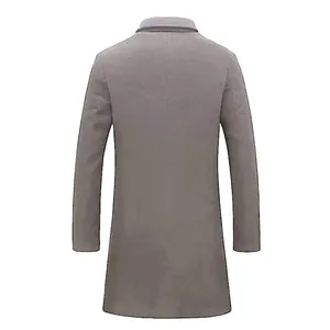 Rückansicht eines klassischen Herren-Wollmantels in mittlerer Länge in Khaki.