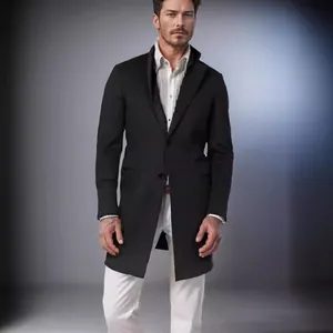 Eleganter mittellanger schwarzer Wollmantel für Herren mit maßgeschneiderter Passform