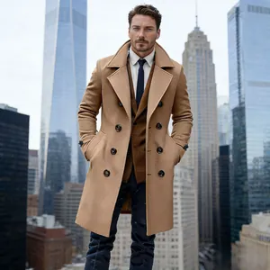 Elegante cappotto lungo in lana doppiopetto da uomo in cammello con vista città
