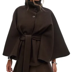 Elegante donkerbruine wollen poncho jas met opstaande kraag en riem