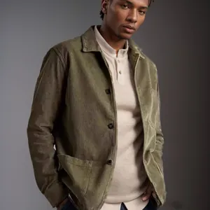 Giacca da uomo casual in velluto a coste verde oliva per la moda autunnale chic