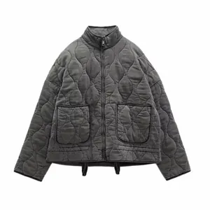 Chaqueta acolchada gris oscuro para mujer con cremallera frontal y bolsillos