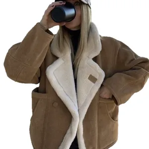 Giacca donna retrò in finta pelle di montone con rever oversize e calda fodera interna
