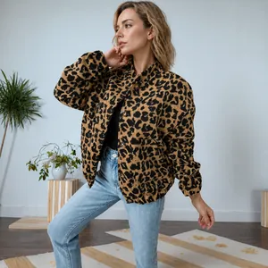 Modische Vintage Leopard Jacke für Damen mit lockerer, lässiger Passform und Retro Design.