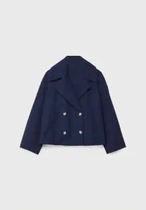 Cappotto corto in lana blu navy doppiopetto con ampi revers e bottoni tartarugati.
