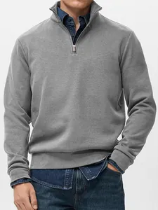 Detailansicht grauer Herren-Sweatshirt mit halbem Reißverschluss und Stehkragen
