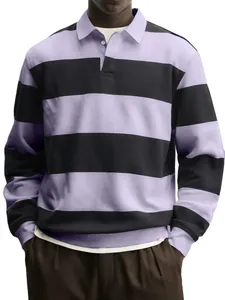 Detailansicht des weit gestreiften Langarm-Polo-Sweatshirts für Herren in Lavendel und Schwarz