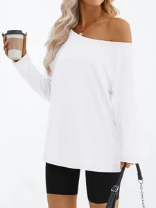Haut blanc à manches longues et épaules dénudées pour femmes, style décontracté.