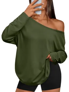 Vue détaillée de ce haut à manches longues et épaules dénudées pour femmes en vert.