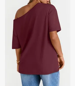 Elegante t-shirt da donna con spalla scoperta bordeaux con vestibilità ampia e casual