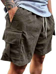 Detailansicht der braunen Cord-Cargoshorts für Herren mit Rippenstruktur und Tasche