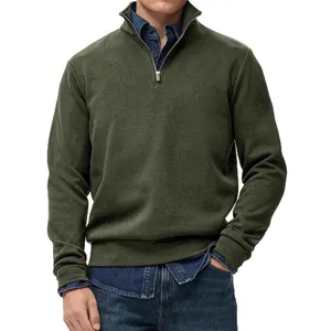 Herren-Sweatshirt mit halbem Reißverschluss in Olivgrün und praktischem Stehkragen.