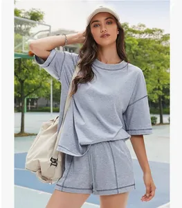 Komfortables graues Damen-Zweiteiler-Set aus Baumwolle mit T-Shirt und Shorts für Sport