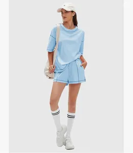 Detailansicht hellblaues Damen-Sommerset aus 100 % Baumwolle mit T-Shirt und Shorts