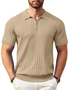 Detailaufnahme eines khakifarbenen Strick-Poloshirts mit Rippenstruktur und Reißverschluss