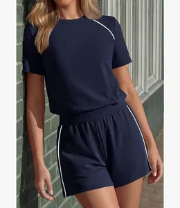 Completo casual due pezzi da donna blu navy con profili bianchi per vacanze