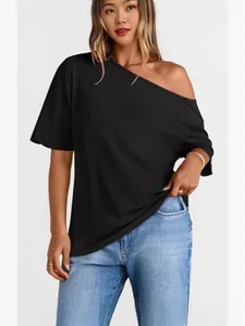 T-shirt nera chic da donna con spalle scoperte, top casual a maniche corte largo.