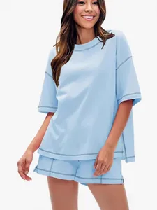 Lässiges hellblaues zweiteiliges Baumwoll-Lounge-Set für Damen mit Oversize-T-Shirt