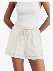 Pantaloncini casual da donna bianco sporco con coulisse elastica e cuciture a contrasto