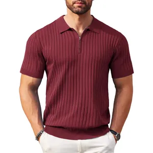 Körperbetontes Herren-Poloshirt aus burgunderfarbenem Rippstrick mit modernem Reißverschluss