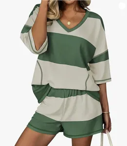 Conjunto de 2 piezas a rayas verdes y blancas para mujer con top de pico y pantalón