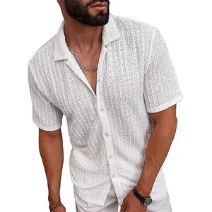 Camisa de punto blanca para hombre con diseño calado transpirable y cuello de solapa