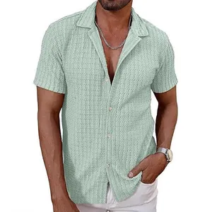 Camisa de punto de manga corta para hombre en verde menta con textura calada y solapa